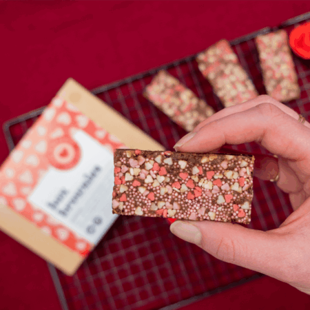 Valentijn brownies Box Brownies vasthouden