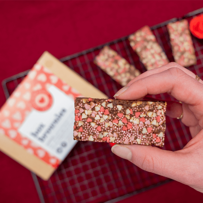 Valentijn brownies Box Brownies vasthouden